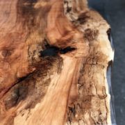 Beukenhouten epoxy tafel tekening close up-ambachtelijke-tafels