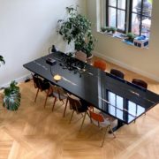 Fossiel eiken tafel zwart epoxy Vanouds Amsterdam-ambachtelijke-tafels