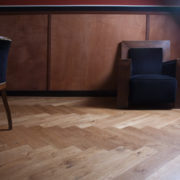 houten-visgraat-vloer-design-ambachtelijke-tafels