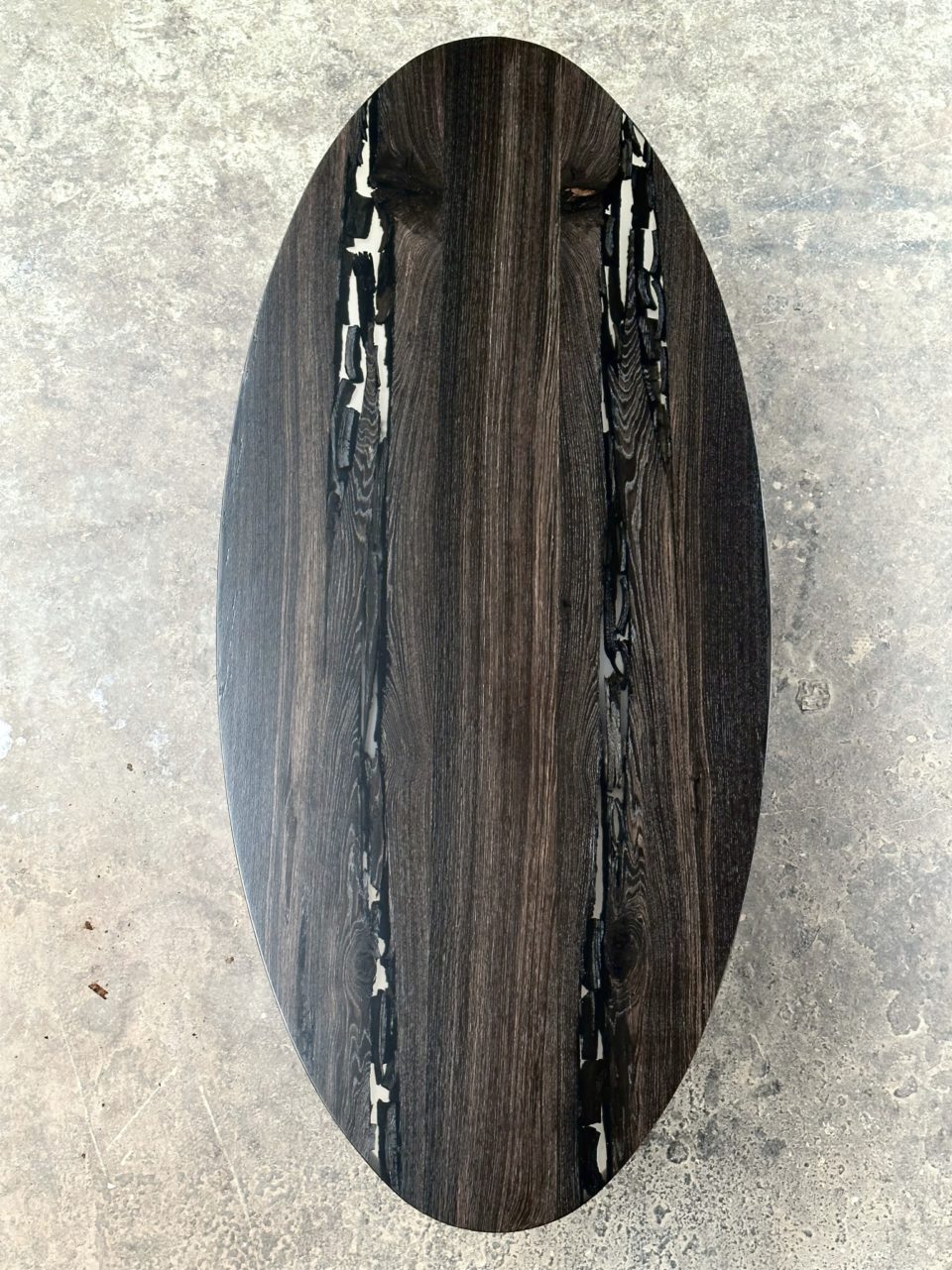 Ovale tafel hout bog oak zwart-ambachtelijke-tafels