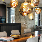 epoxy, glans, hout, bog, oak, zwart, chique, interieur, goud, lampen, muiden, amsterdam, high end