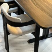Bog-oak-tafel-mat-zwart-stoel-edha-ambachtelijke-tafels-ambachtelijke-tafels